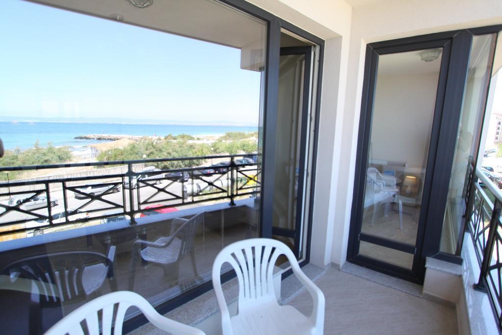 Golden Sea View Apartments Pomorie Extérieur photo