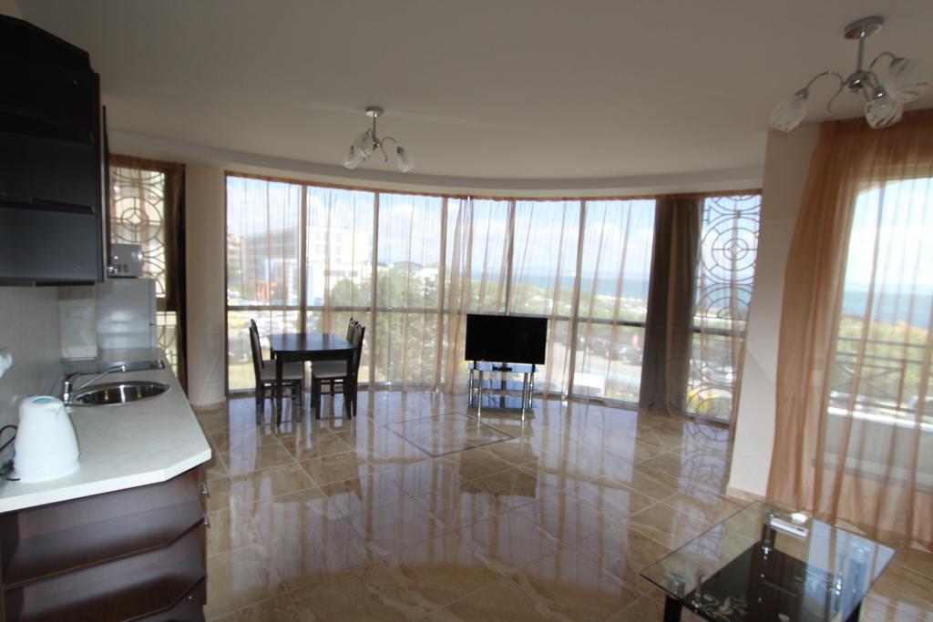 Golden Sea View Apartments Pomorie Extérieur photo
